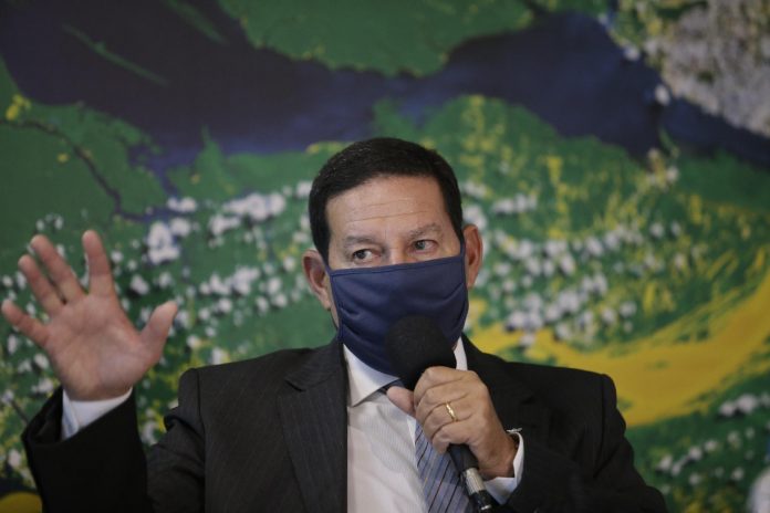 o-vice-presidente-da-republica-hamilton-mourao-durante-entrevista-coletiva-1589663162173_v2_1920x1279