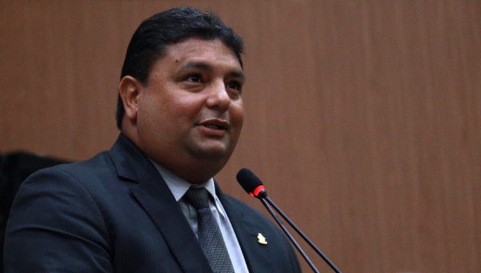 Tucunaré se torna símbolo de pesca esportiva por PL em sessão na CMM Tucunaré se torna símbolo de pesca esportiva por PL em sessão na CMM