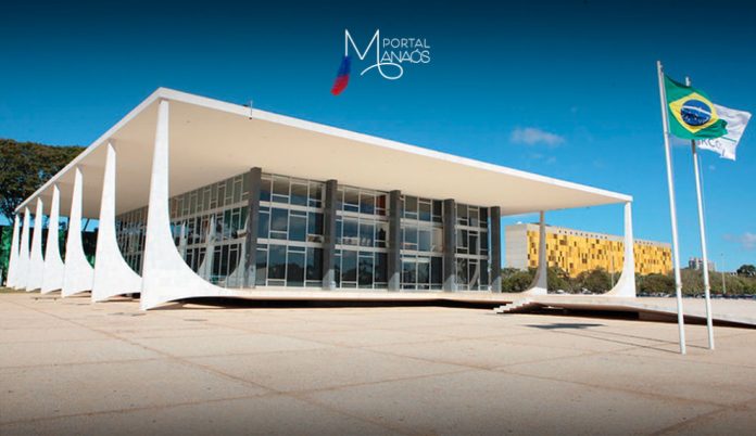 Por maioria, o Plenário do Supremo Tribunal Federal (STF) decidiu que a contribuição previdenciária das empresas será cobrada sobre o terço constitucional de férias a partir de 15/9/2020, data da publicação da ata do julgamento do mérito do Recurso Extraordinário (RE) 1072485. As contribuições já pagas e não questionadas judicialmente até a mesma data não serão devolvidas pela União.