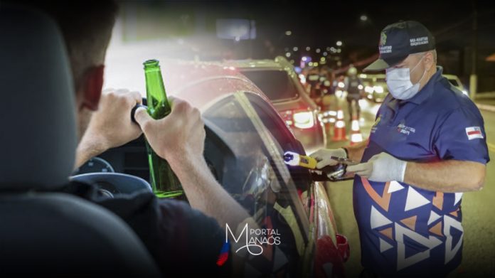 capa detran O Governo do Amazonas vai contar com um plano de segurança reforçado para celebrar a chegada de 2025. Ao todo, mais de 2,6 mil servidores da Secretaria de Estado de Segurança Pública (SSP-AM), das Polícias Civil (PC-AM) e Militar (PMAM), Corpo de Bombeiros (CBMAM) e Departamento Estadual de Trânsito (Detran-AM) vão fortalecer o policiamento e ações de salvamento durante a virada do ano, em todas as zonas da cidade e no interior do estado.