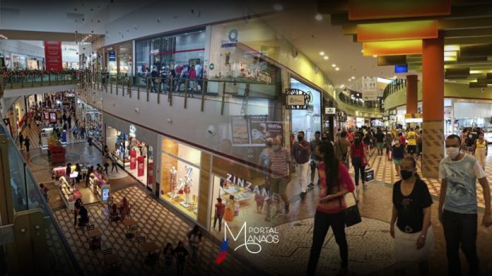 capa funcionamento Os horários de funcionamento dos comércios de Manaus para a semana das festividades de Natal e Ano Novo foi divulgado nesta semana, pela Federação do Comércio de Bens, Serviços e Turismo do Amazonas (Fecomércio AM).