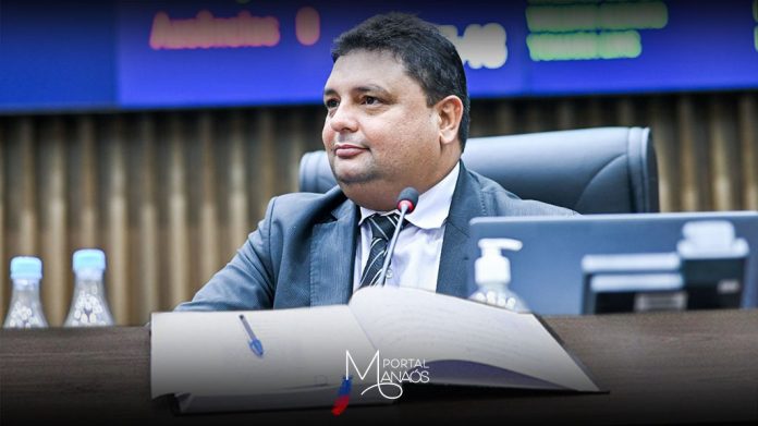 Caio André - Câmara - Livro PL de Caio André propõe que atletas de escolinhas de futebol estejam matriculados em unidades de ensino