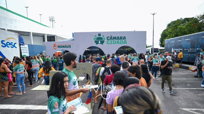 Câmara O primeiro dia da Câmara Cidadã reuniu mais de três mil pessoas que receberam atendimentos gratuitos em diversas áreas, ofertados durante esta quinta-feira