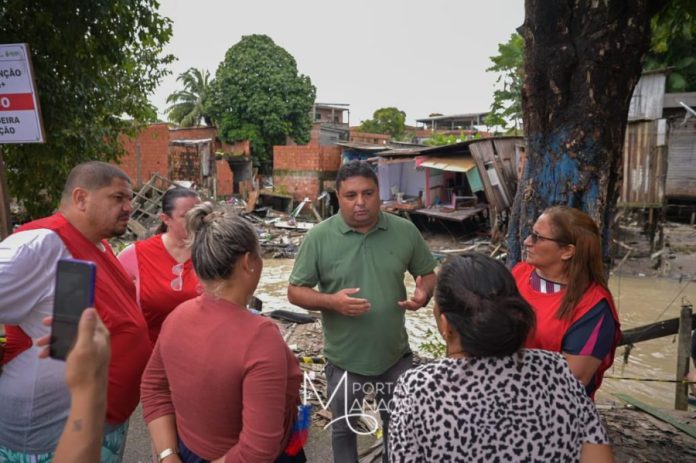 capa manaos Presidente da CMM esteve na área da Manaus 2000 e ressaltou que vereadores estão ao lado da população para diminuir prejuízos causados pelas chuvas