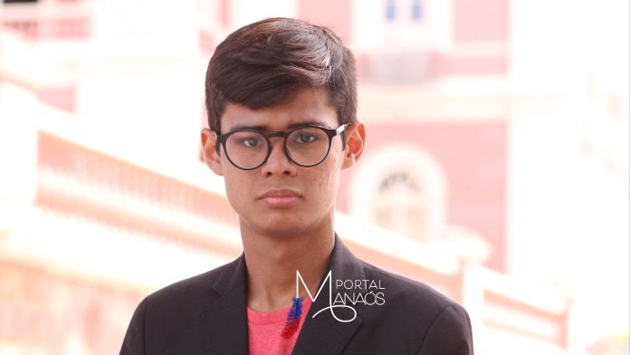 Pedro Escritor Pedro K. Calheiros toma posse como um dos imortais da Alaca