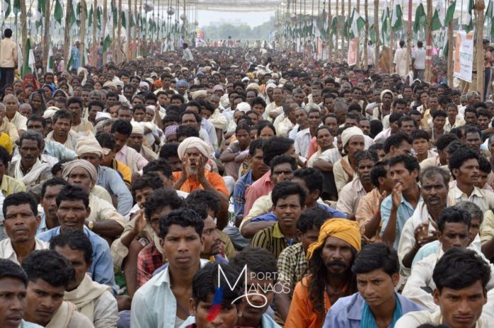 capa população Índia se torna país mais populoso nesta sexta (14), superando a China