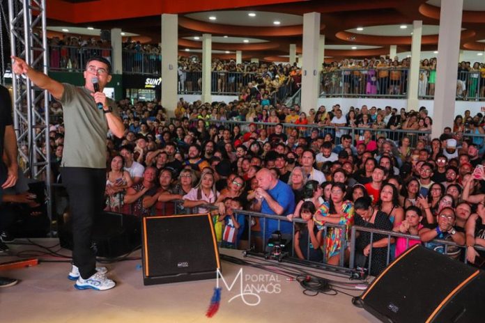 capa David Manaos Inauguração da Casa de Praia Zezinho Corrêa reuniu mais de 30 mil pessoas na Ponta Negra, no feriado