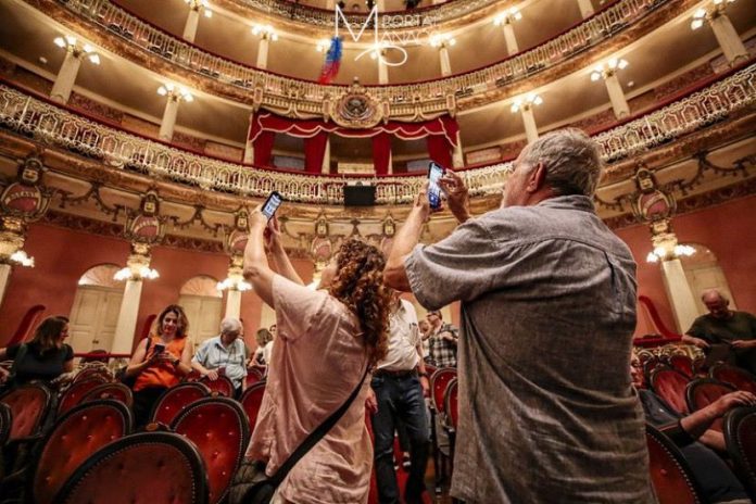 capa teatro Escritores do projeto “Navegar é preciso” visitam Teatro Amazonas