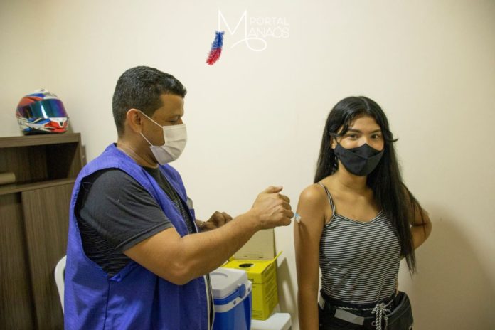 capa vacinação manaos Prefeitura oferta vacinação contra Covid-19 em nove pontos neste sábado, 21/10