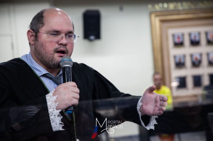 capa defensor Defensoria prova inocência de homem acusado por homicídio no lugar do irmão gêmeo