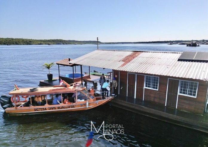 Prefeitura inicia notificação de 900 flutuantes irregulares do Tarumã-Açu