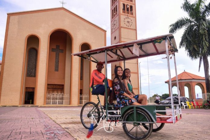 capa triciclo Festival de Parintins deve movimentar cerca de R$ 120 milhões na economia do município