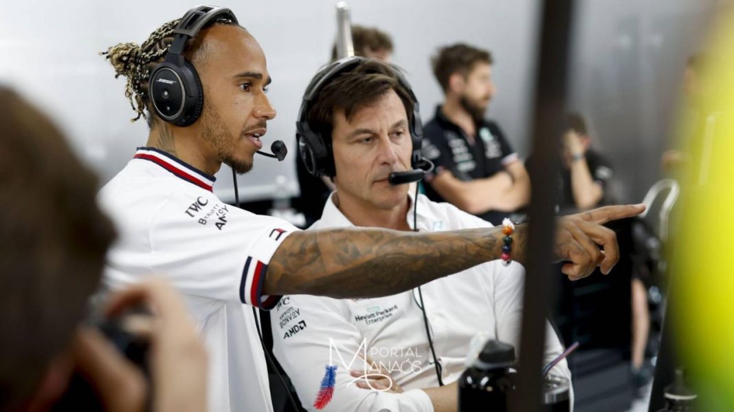 Chefe da Mercedes explica bronca em Hamilton: 