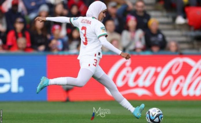capa benzina Nouhaila Benzina, do Marrocos, se torna 1ª jogadora a usar um hijab em uma Copa do Mundo