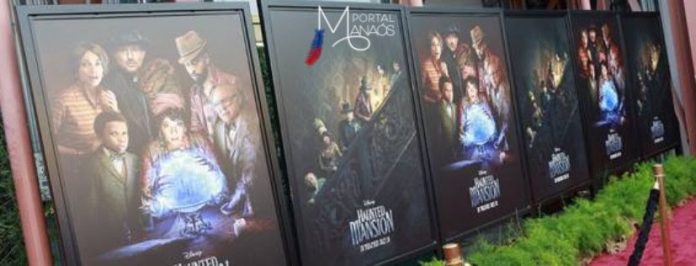 capa mansão Com greve de atores, Disney leva seus personagens para tapete vermelho de novo filme