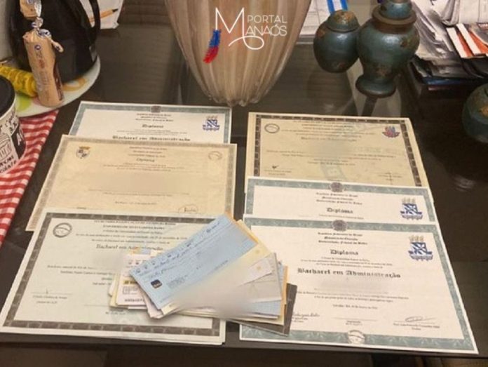 capa pf diplomas PF descobre quadrilha que fraudava documentos e vendia a 'falsos médicos’