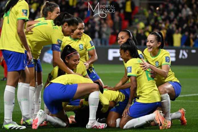 capa seleção estreia Brasil estreia com goleada de 4 x 0 sobre o Panamá na Copa