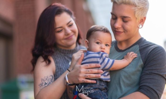 mães lgbt Itália remove nomes de mães lésbicas de certidões de nascimentos