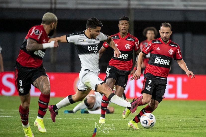 Flamengo perde de virada do Olímpia e está eliminado da Copa Libertadores