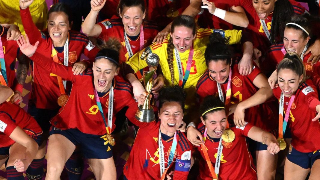 Espanha torna-se campeã da Copa do Mundo em meio a polêmicas