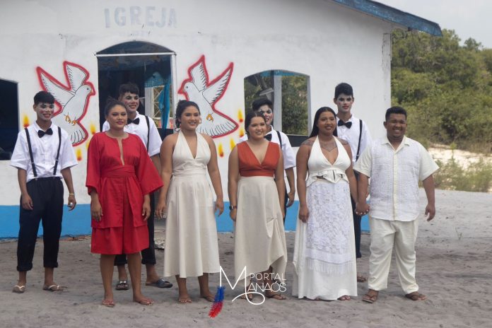 ESTILISTA Maurício Duarte assina figurino de espetáculo teatral no Amazonas