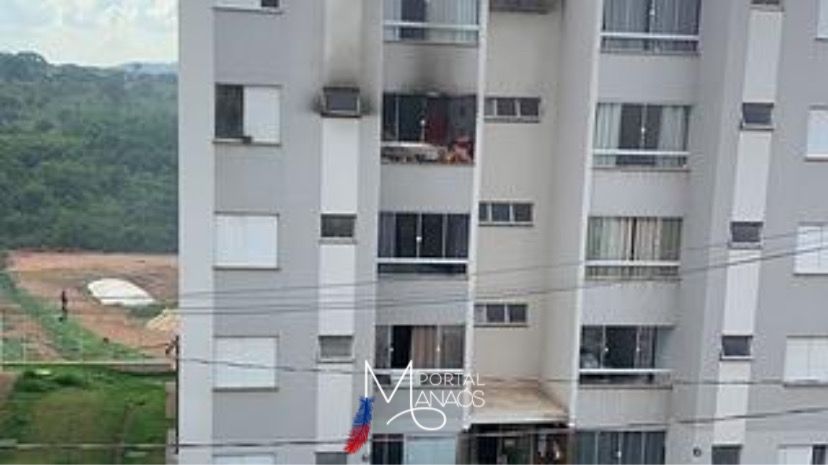 Avós pulam do 4º andar de prédio após neta atear fogo em sofá em MG
