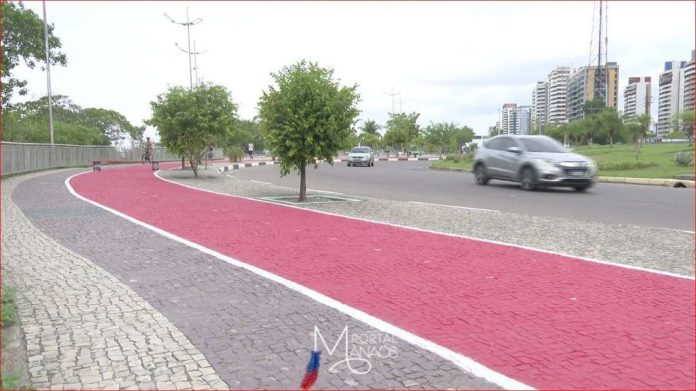 pintura ponta negra Após repercussão, prefeitura irá remover pintura da ciclofaixa da Ponta Negra