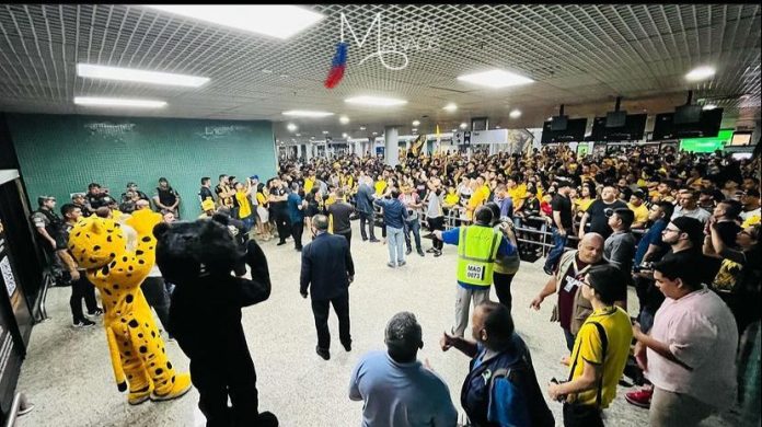chegada amazonas Torcida do Amazonas FC lota aeroporto de Manaus para recepcionar time campeão
