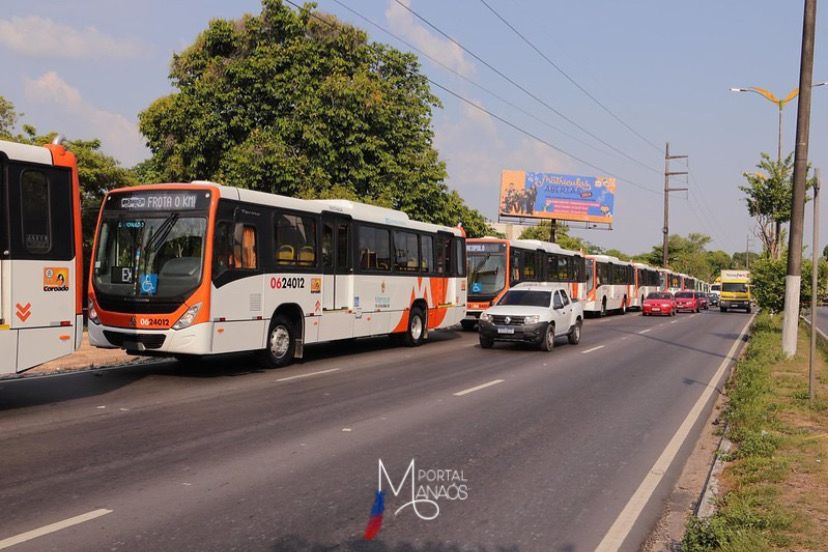 Prefeito entrega novos ônibus e totaliza 315 veículos modernos na frota de Manaus