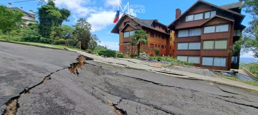 Em Gramado, dezenas de famílias precisam evacuar área com risco de deslizamento