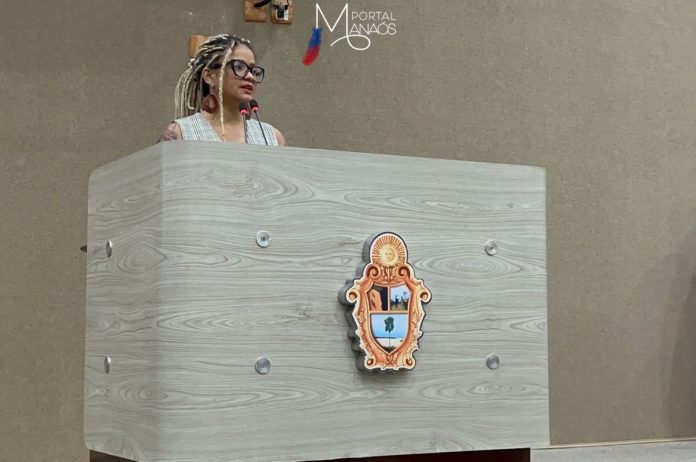 promotora Câmara de Manaus concede homenagem para Promotora de Justiça do Amazonas