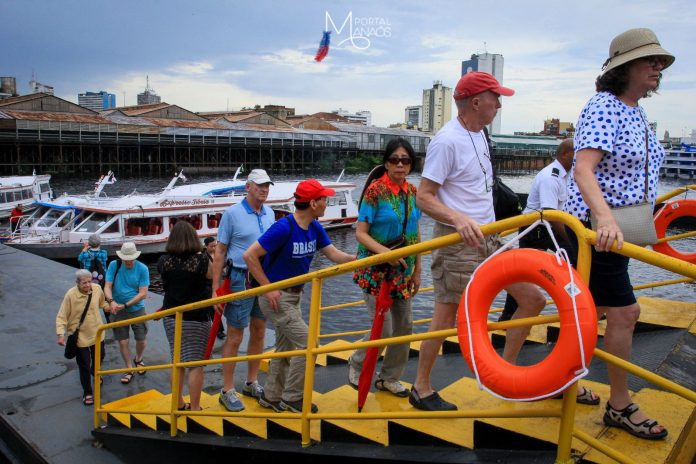 cruzeiro Temporada de Cruzeiros em Manaus é recebida com hospitalidade e diversidade cultural