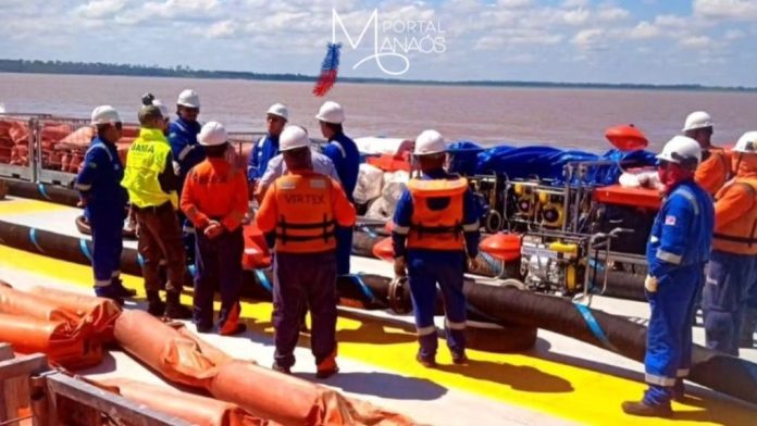 ibama Ibama acompanha os trabalhos de avaliação no navio de bandeira Malta, que se encontra fundeado próximo a Itacoatiara