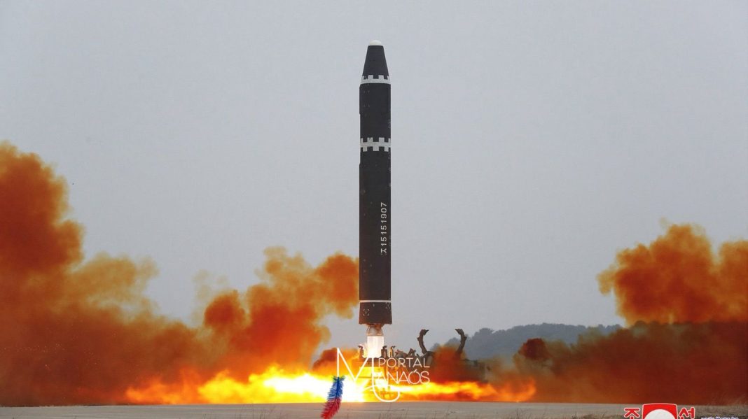 Coreia do Norte dispara míssil balístico capaz de atingir os EUA