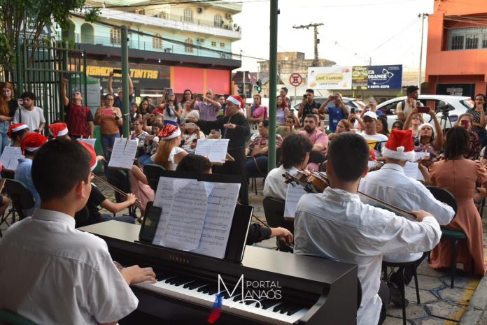 uea UEA: ”Natal em Todos os Tempos” - espetáculo é encenado por funcionários e alunos de Dança, Música e Teatro