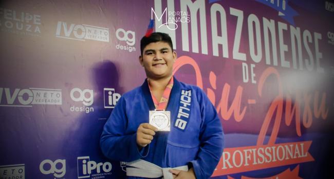 O atleta amazonense Márcio Gabriel, de 15 anos, integrante da equipe GFTeam Iranduba, está promovendo uma rifa beneficente com o objetivo de arrecadar fundos para cobrir as despesas necessárias para participar do Campeonato Brasileiro de Jiu-Jítsu, que será realizado, em São Paulo, de 20 a 28 de abril deste ano