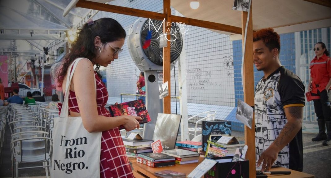 O Centro Cultural Casarão de Ideias (CCCI) inicia na quarta-feira (20), o chamamento para os autores interessados em lançar e, consequentemente, vender suas obras durante o Festival Literário do Centro (Flic), que este ano irá ocorrer entre os dias de 26 a 28 de abril.