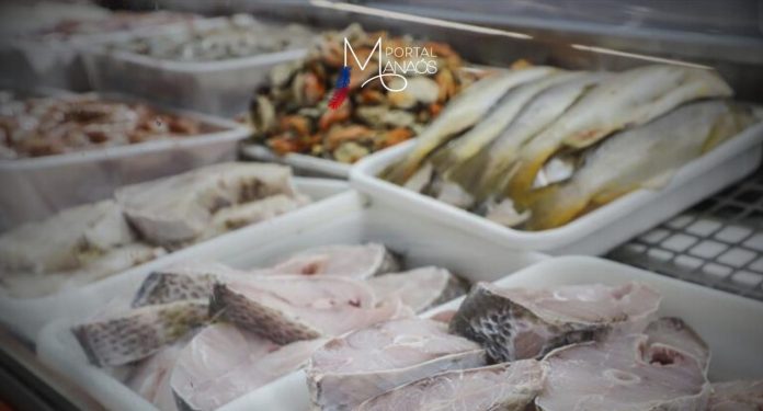 A Fundação de Vigilância em Saúde do Amazonas (FVS-RCP), da Secretaria de Estado de Saúde do Amazonas, alerta a população sobre a importância dos cuidados no momento de comprar pescados para consumo durante a Semana Santa, tradição religiosa adotada por famílias de todo o Brasil. É essencial garantir que os produtos adquiridos estejam dentro dos padrões de segurança alimentar