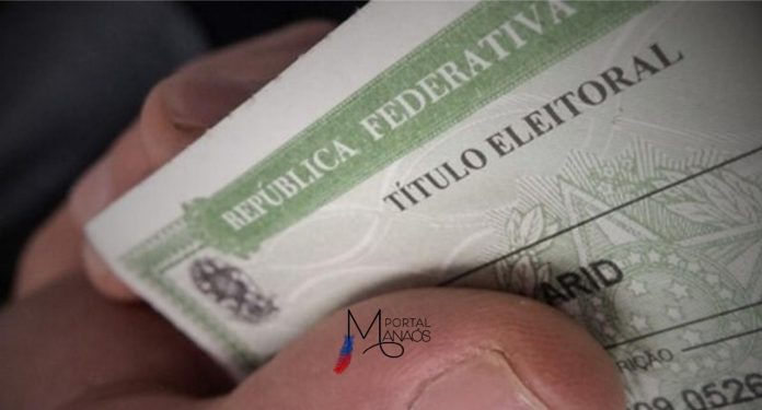 Eleitoras e eleitores de todo o país têm um mês para regularizar a situação eleitoral, solicitar a transferência de domicílio eleitoral e atualizar dados cadastrais. Após o dia 8 de maio, o cadastro do eleitorado estará fechado para a organização das eleições municipais deste ano. Para reforçar esse alerta, o Tribunal Superior Eleitoral (TSE) lança, em rede nacional de rádio e televisão, nova campanha, com o mote “Título na mão é sossego na eleição”.