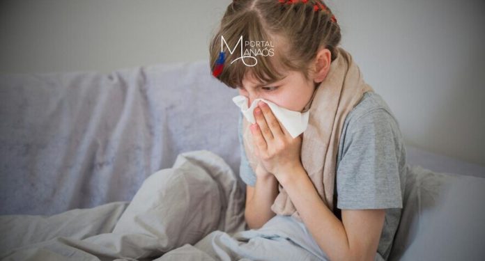 Divulgado na última quinta-feira (11), o Boletim InfoGripe da Fiocruz faz um alerta para a manutenção do crescimento do vírus sincicial respiratório, o VSR, especialmente em crianças. Apesar da desaceleração nos casos de Síndrome Respiratória Aguda Grave (SRAG) no agregado nacional (sobretudo no Centro-Sul, Norte e Nordeste), permanece o aumento do VSR e da influenza em diversas regiões do país. Referente à Semana Epidemiológica (SE) 14, de 31 de março a 6 de abril, a análise tem como base os dados inseridos no Sistema de Informação de Vigilância Epidemiológica da Gripe (Sivep-Gripe) até o dia 8 de abril.