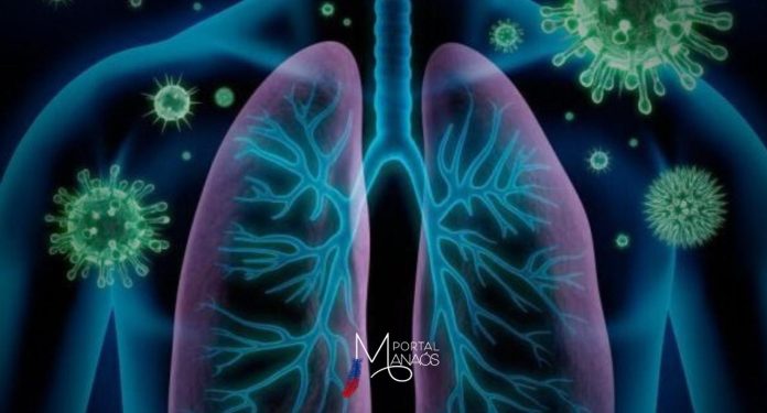 O novo Boletim InfoGripe Fiocruz alerta para os aumentos semanais no país das internações por Síndrome Respiratória Aguda Grave (SRAG), especialmente devido o vírus sincicial respiratório (VSR) e a influenza A, o vírus da gripe. Por outro lado, aponta que no cenário nacional a Covid-19 permanece em queda, com alguns estados mantendo estabilidade em patamares baixos.