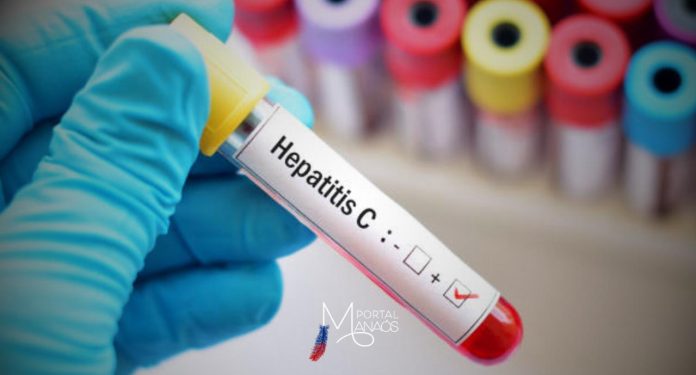 A hepatite C é um grave problema de saúde pública no Brasil, podendo levar à cirrose hepática. Cerca de 700 mil pessoas vivem com a doença de forma crônica. A maioria das pessoas não sabe que tem a doença já que não apresenta sintomas, tão pouco que tem cura e que o diagnóstico e o tratamento podem ser realizados gratuitamente nas unidades de referência integrantes do Sistema Único de Saúde (SUS).