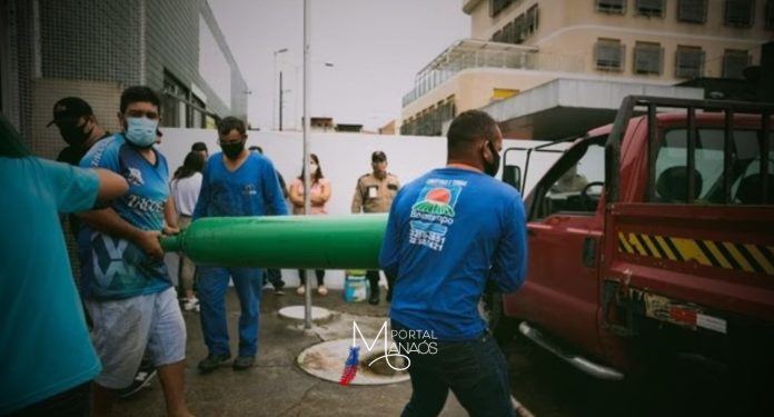 O Ministério Público Federal (MPF) e a Defensoria Pública do Estado do Amazonas (DPE/AM) ajuizaram ação na Justiça Federal pedindo a condenação da União, do estado do Amazonas e do município de Manaus pela responsabilidade na falta de oxigênio medicinal nos hospitais da região em janeiro de 2021. A crise de desabastecimento do oxigênio ocorreu durante a segunda onda de infecções da pandemia de covid-19, e fez com que diversas pessoas morressem pela falta do insumo.