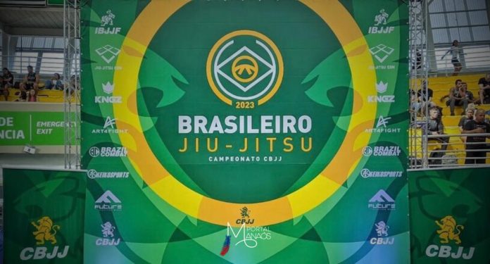 A Prefeitura de Manaus, por meio do programa “Manaus Olímpica”, da Fundação Manaus Esporte (FME), realiza, nesta terça-feira, (16), a entrega das passagens aéreas aos atletas qualificados na seletiva para o Campeonato Brasileiro de Jiu-Jitsu, que acontece em Barueri (SP), de 20 a 28 de abril. O evento será na Casa de Praia Zezinho Corrêa, no complexo turístico Ponta Negra, a partir das 16h.