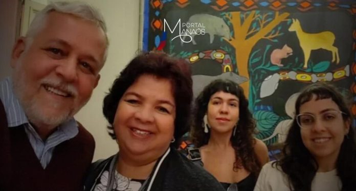 O professor Lincoln, do curso de economia da UFAM, iniciou, em março deste ano, uma série de exames pra investigar um tumor em sua próstata. Devido a urgência de seu tratamento foi encaminhado para São Paulo para hospital especializado. E realiza uma Vaquinha para ajudar nos custos do tratamento