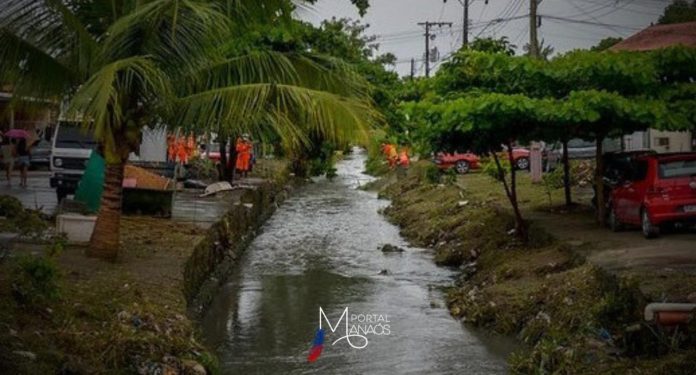 Atendendo a uma solicitação da Defensoria Pública do Estado do Amazonas (DPE-AM), a Justiça Estadual concedeu nesta terça-feira (16) uma liminar favorável às famílias que vivem em áreas de risco nas margens do Igarapé Novo Reino, localizado no bairro São José III, Zona Leste de Manaus.