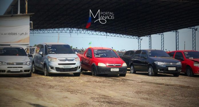 O Departamento Estadual de Trânsito do Amazonas (Detran-AM) inicia, na quarta-feira (24), a visitação dos veículos que irão a leilão. Os interessados em fazer a inspeção visual poderão comparecer até sexta-feira (26), das 9h às 16h, no pátio da WR Leilões, localizado na rodovia AM-070 (Manoel Urbano), no distrito de Cacau Pirêra, município de Iranduba (a 27 quilômetros de Manaus). Ao todo, serão disponibilizados 200 veículos.