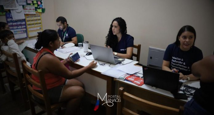 Com o objetivo de possibilitar acesso aos serviços de assistência e orientação jurídica à população, a Defensoria Pública do Estado do Amazonas (DPE-AM) participa da “Ação de Cidadania”, promovida nas comunidades da zona rural de Parintins, distante 369 km de Manaus. A atividade, que teve início nesta quarta-feira (24), é uma realização da Secretaria de Estado de Justiça, Direitos Humanos e Cidadania (Sejusc) em conjunto com a Secretaria de Estado de Segurança Pública (SSP-AM).