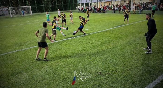 Com foco na promoção de atividades físicas e de qualidade de vida à comunidade acadêmica, a Universidade do Estado do Amazonas (UEA) inaugurou, nesta terça-feira (7), a nova arena esportiva Prof. Dr. José Aldemir de Oliveira. O espaço foi batizado em homenagem ao ex-reitor da instituição, falecido em 2019. O local foi revitalizado com recursos destinados por meio de emenda parlamentar do deputado estadual João Luiz Almeida da Silva.