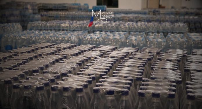 Aproximadamente 115 toneladas de doações, 98 mil litros de água, 15 toneladas de alimentos e 1,4 tonelada de insumos veterinários foram arrecadados pelo Governo do Amazonas na Operação Amazonas pelo Rio Grande do Sul, lançada pelo Governador Wilson Lima no dia 9 de maio, com o objetivo prestar assistência às vítimas das enchentes no estado. Com coordenação da Defesa Civil, foram realocados 60 amazonenses que residiam em áreas atingidas pelas enchentes.